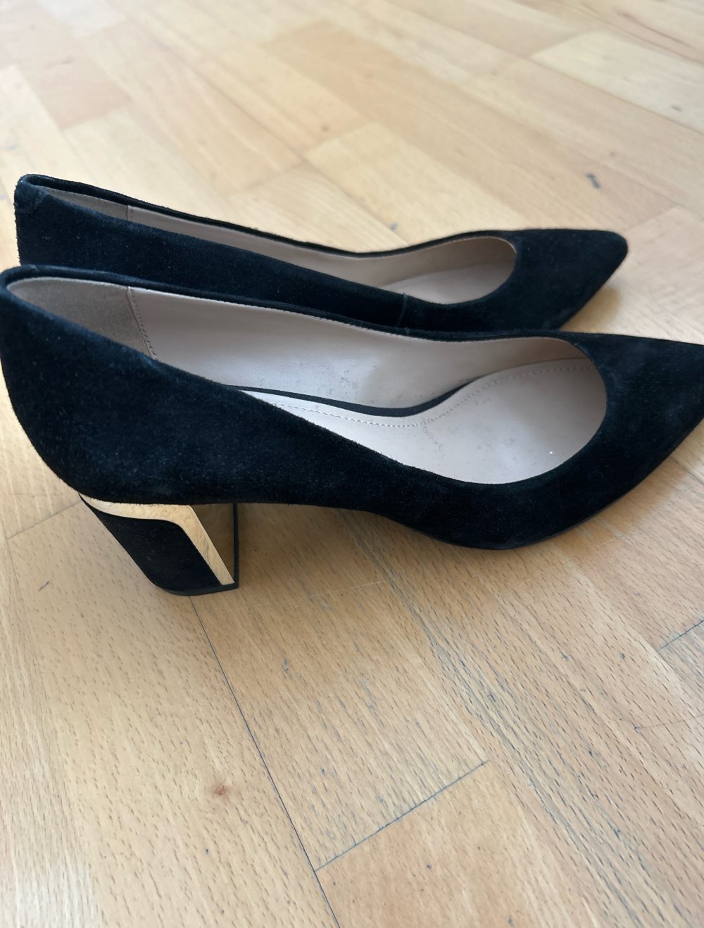schwarze DKNY Pumps
