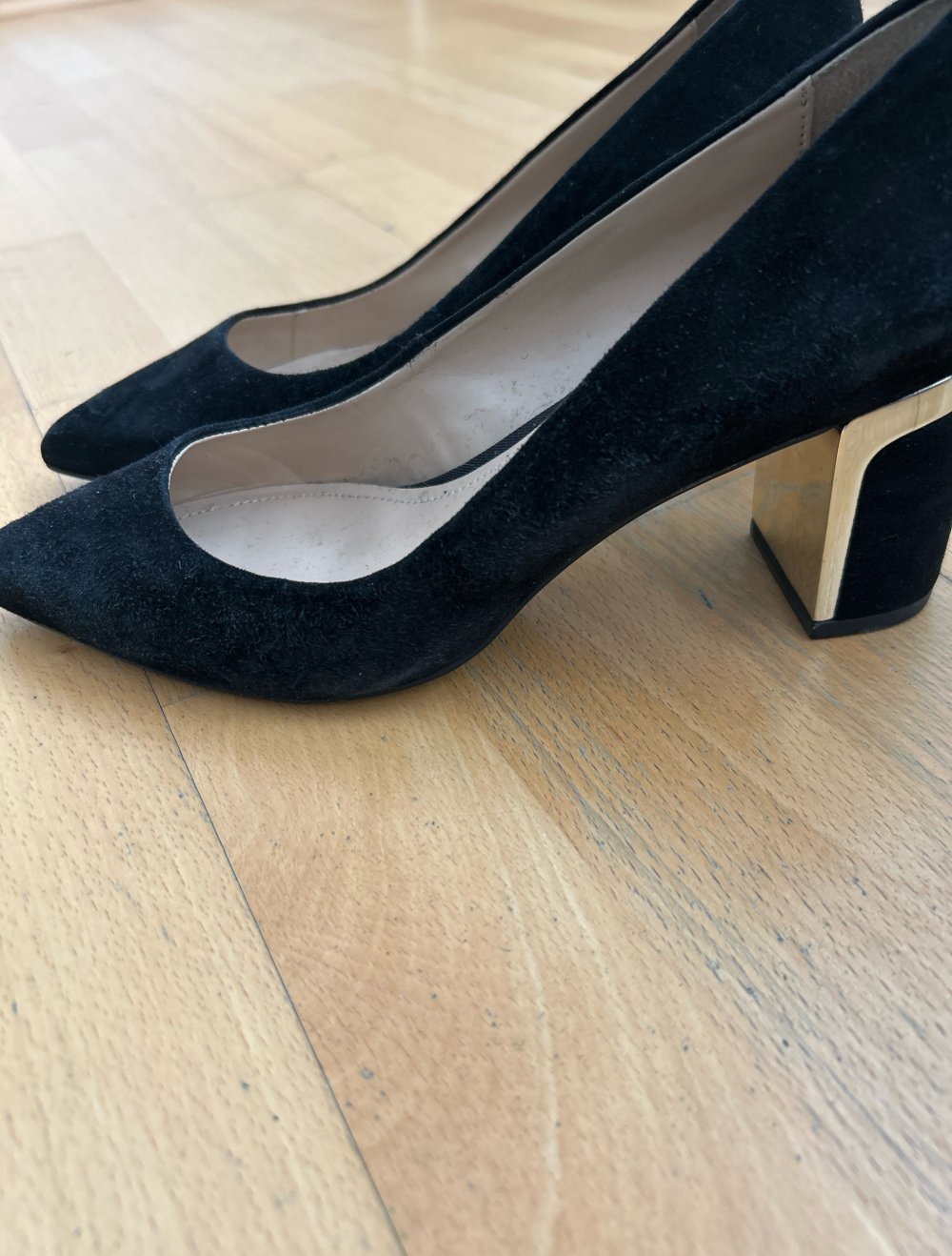 schwarze DKNY Pumps
