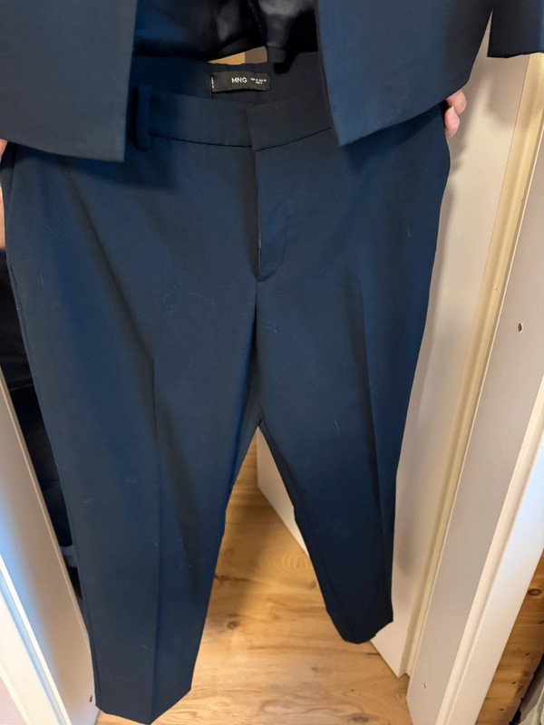 Dunkelblaue Anzugshose von Mango 