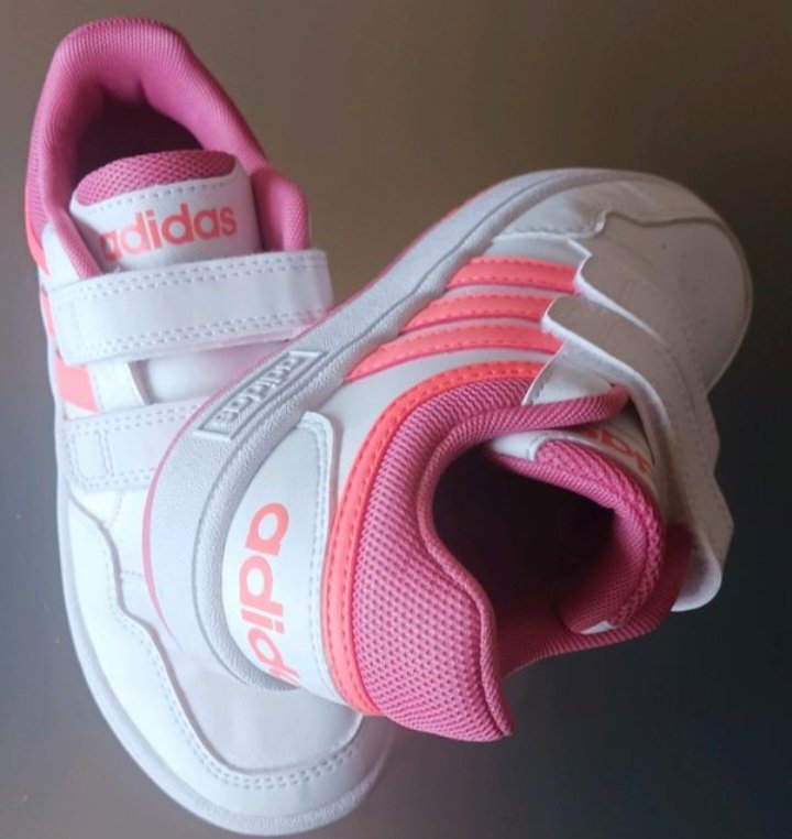 Neuw. ~ Schöne Sportschuhe ( v.Adidas), Gr.32, weiß/orange/pink