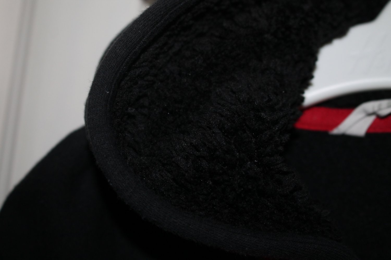 H&M Sweatjacke Minnie Mouse Gr. 110 116 schwarz rot gold Schleife Maus