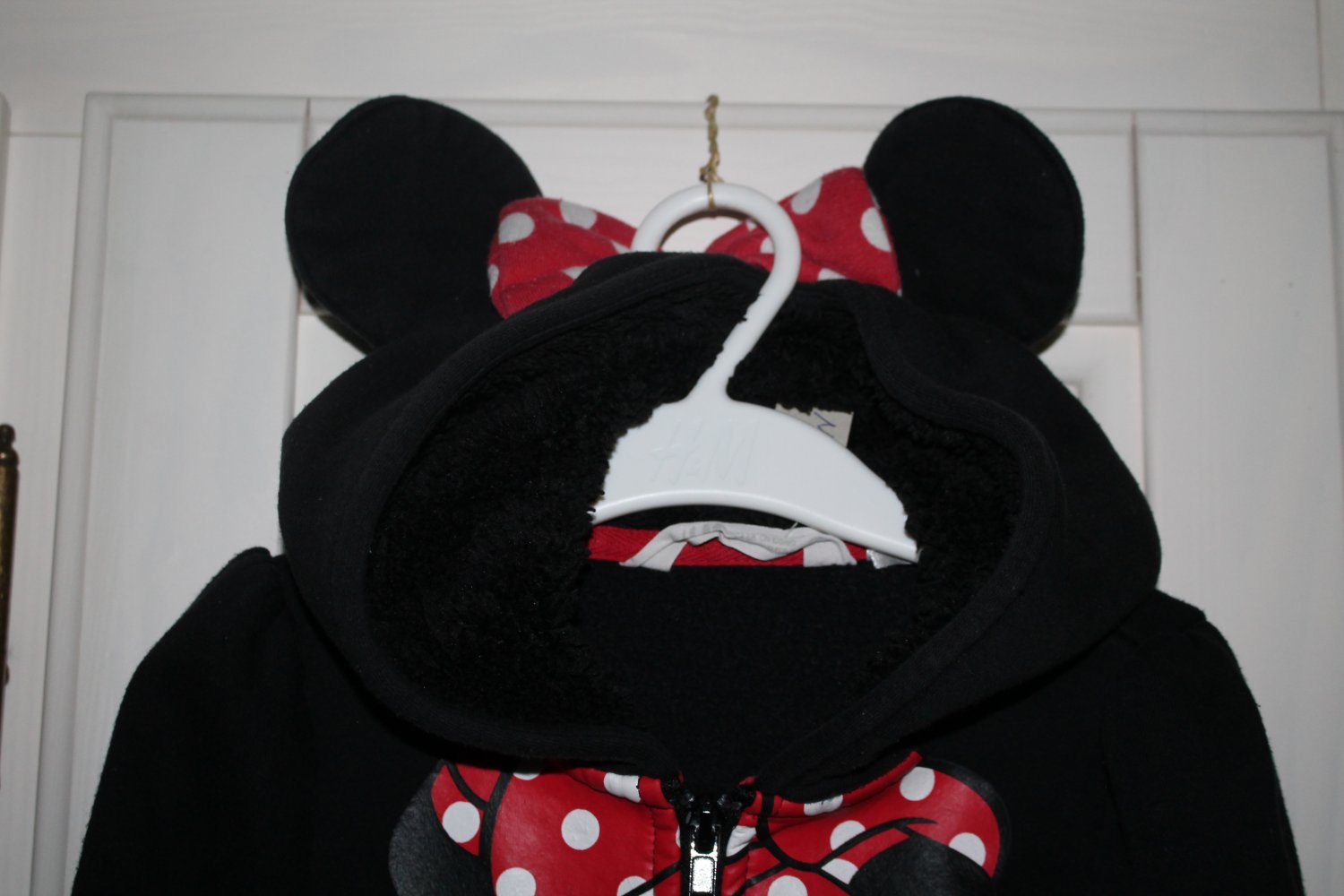 H&M Sweatjacke Minnie Mouse Gr. 110 116 schwarz rot gold Schleife Maus