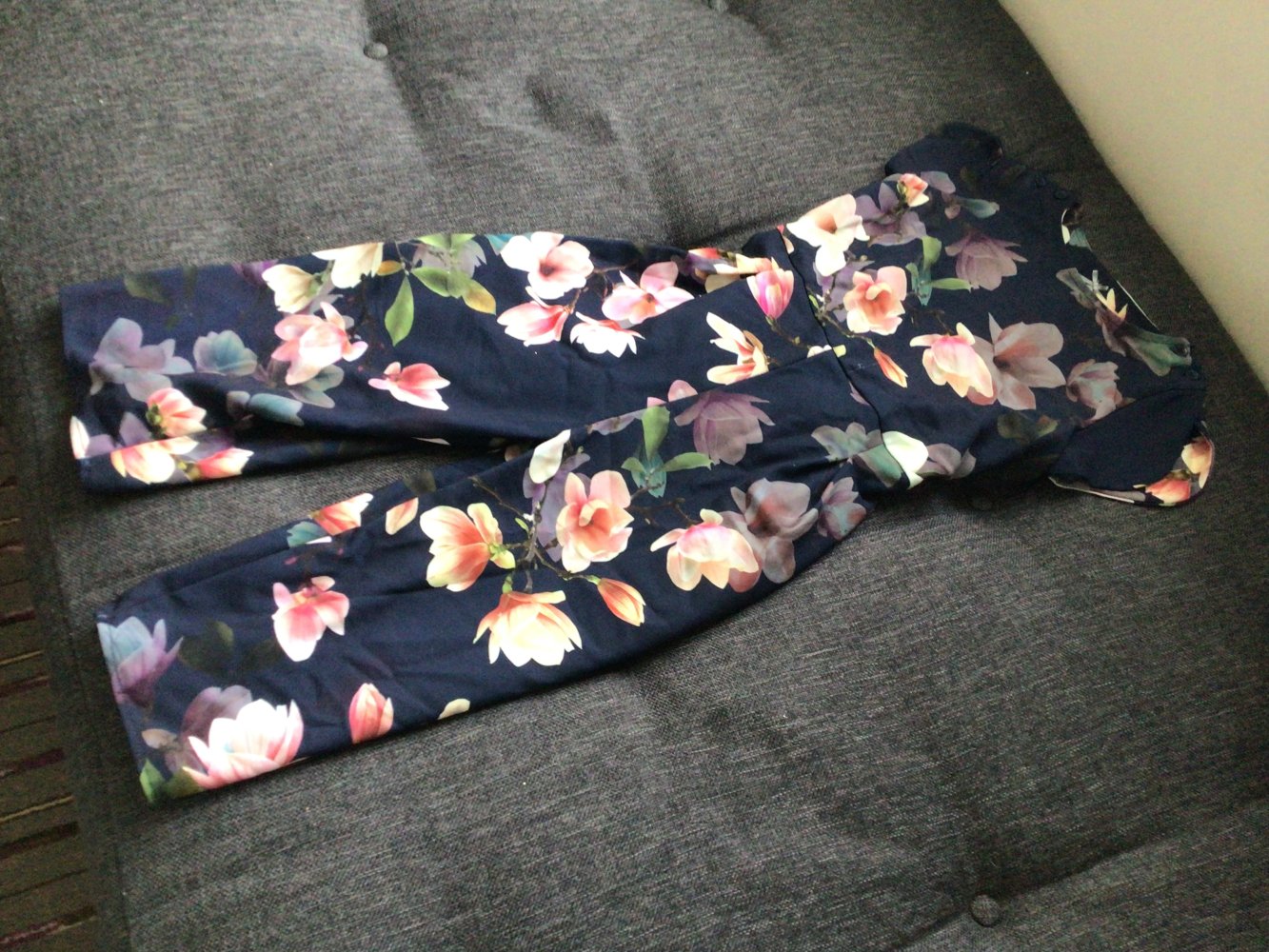 Gr. 110 tolles Einteiler Jumpsuit von Next Blumenmuster