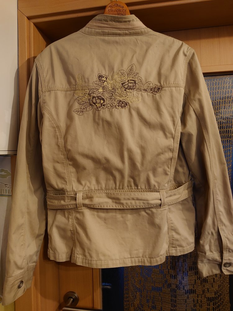 Leinen Jacke mit Stickerei auf dem Rücken