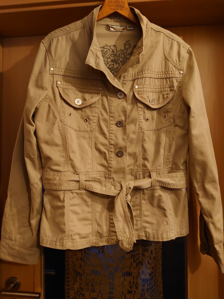 Leinen Jacke mit Stickerei auf dem Rücken