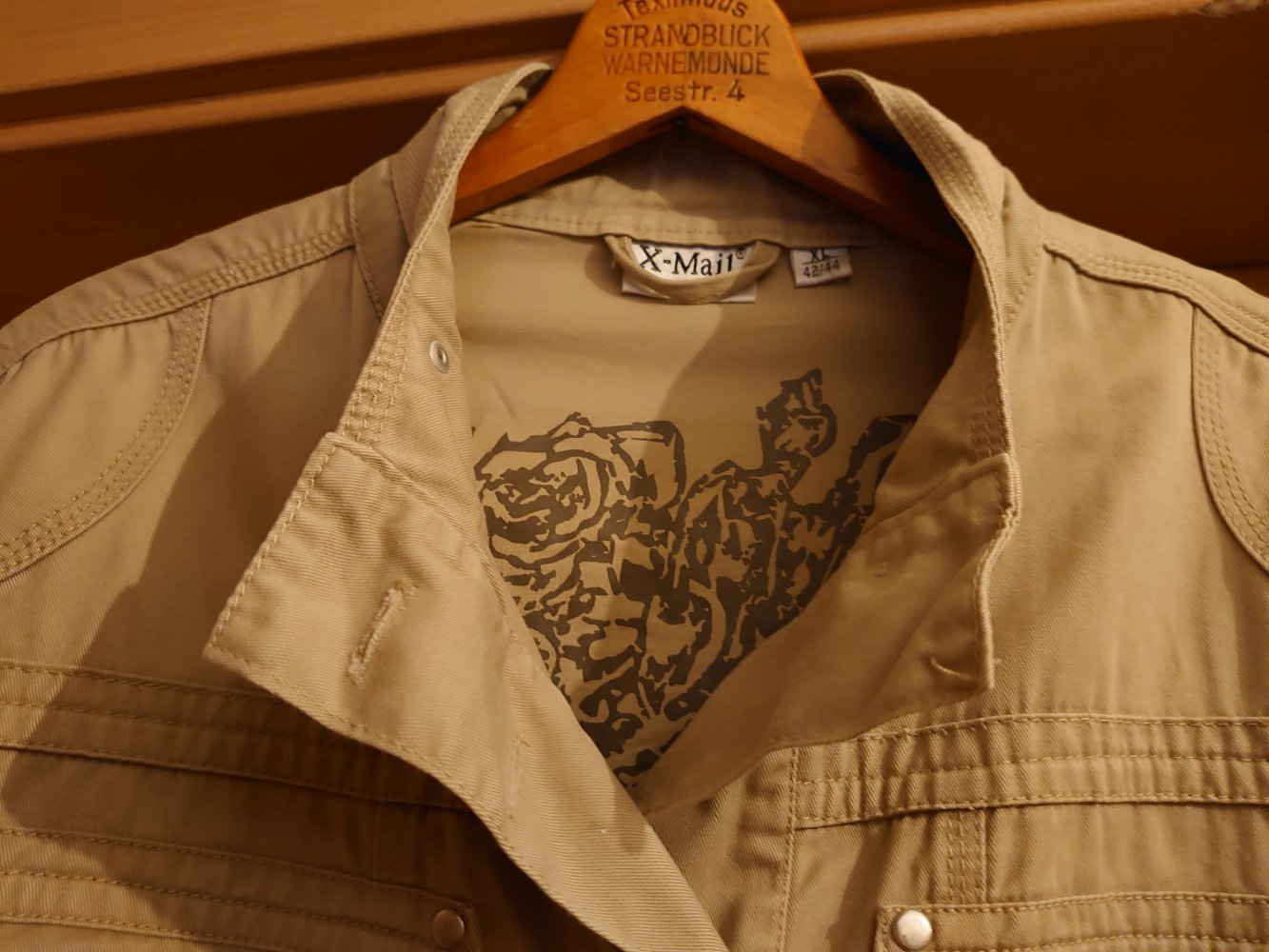 Leinen Jacke mit Stickerei auf dem Rücken