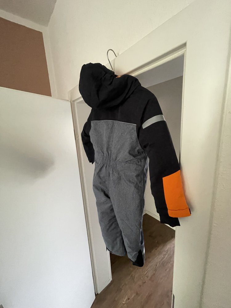 Warmer und selten getragener Schneeanzug in Gr. 110 von Topolino