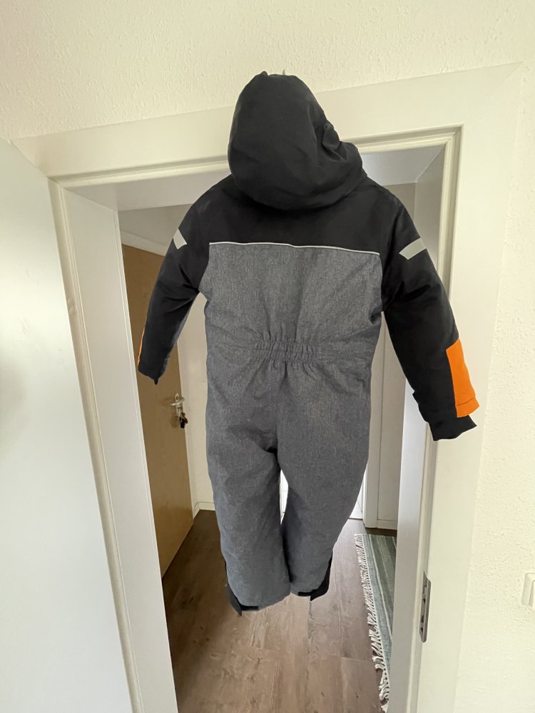 Warmer und selten getragener Schneeanzug in Gr. 110 von Topolino