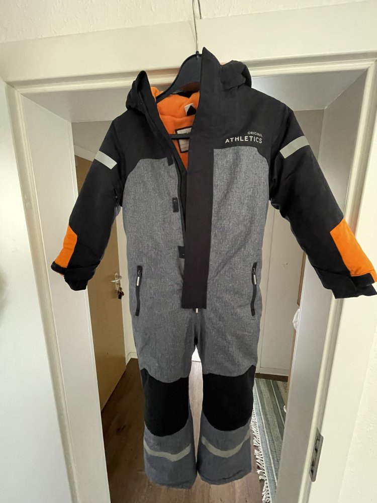 Warmer und selten getragener Schneeanzug in Gr. 110 von Topolino