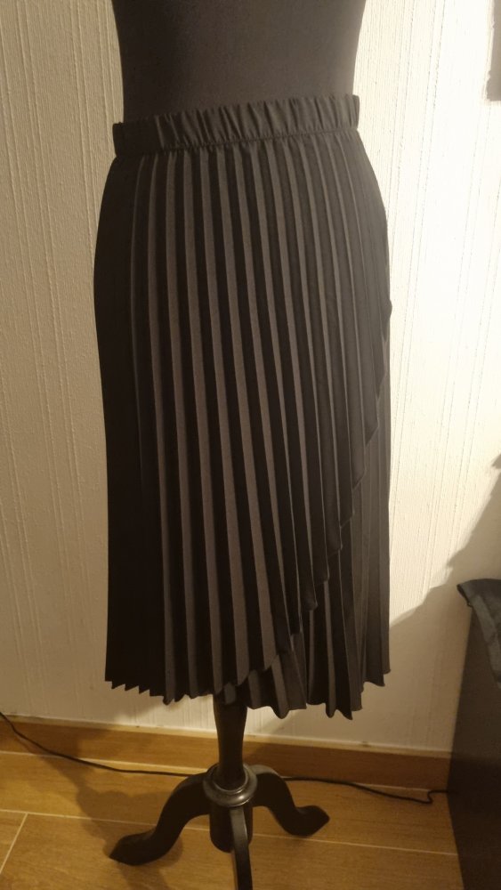 Plissee Rock XL schwarz von H&M Divided Wickeloptik 