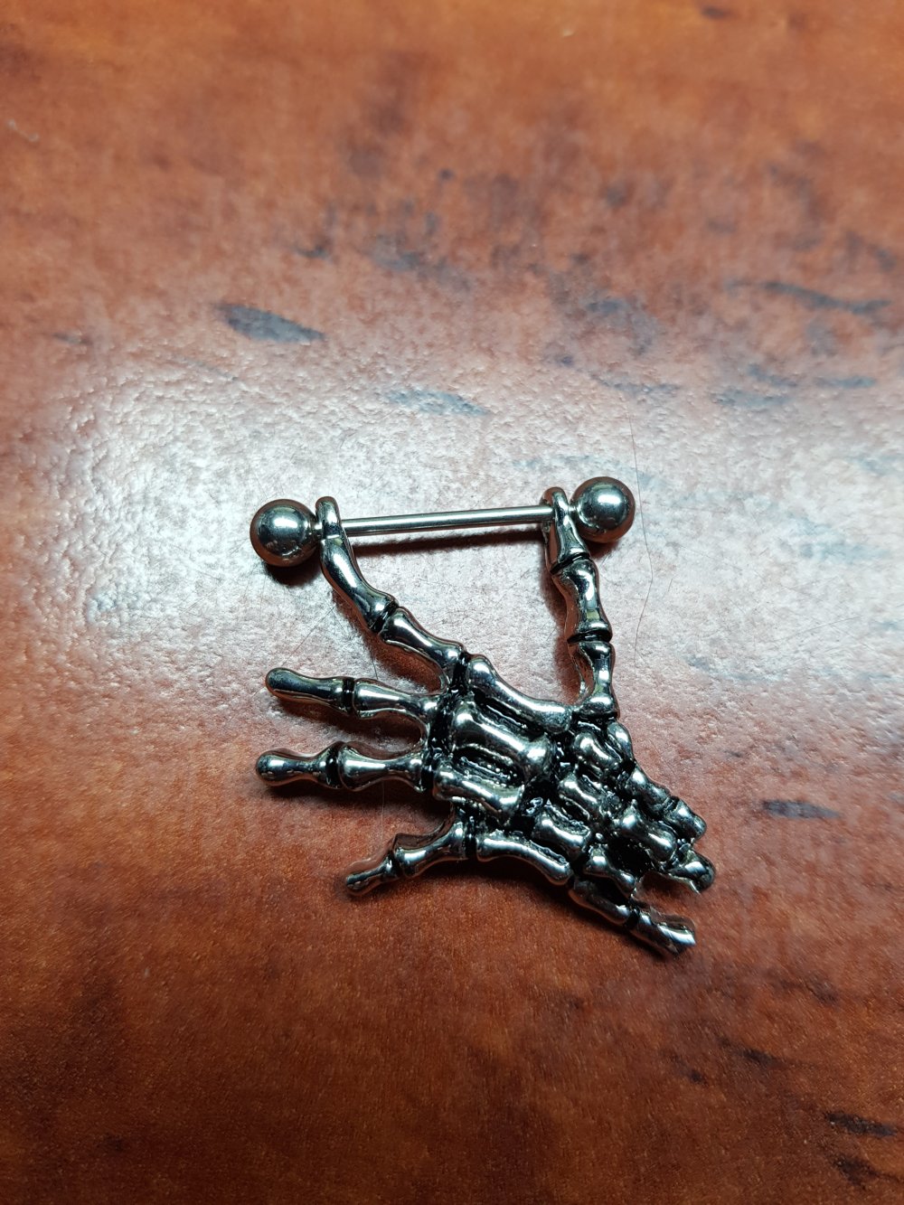 Piercing Skelett Hand