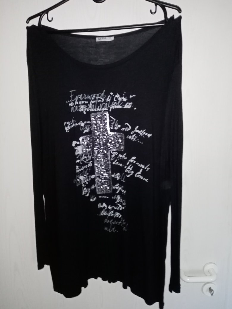 Verkaufe schwarzes  Long -Shirt mit Applikation Gr. 48/50