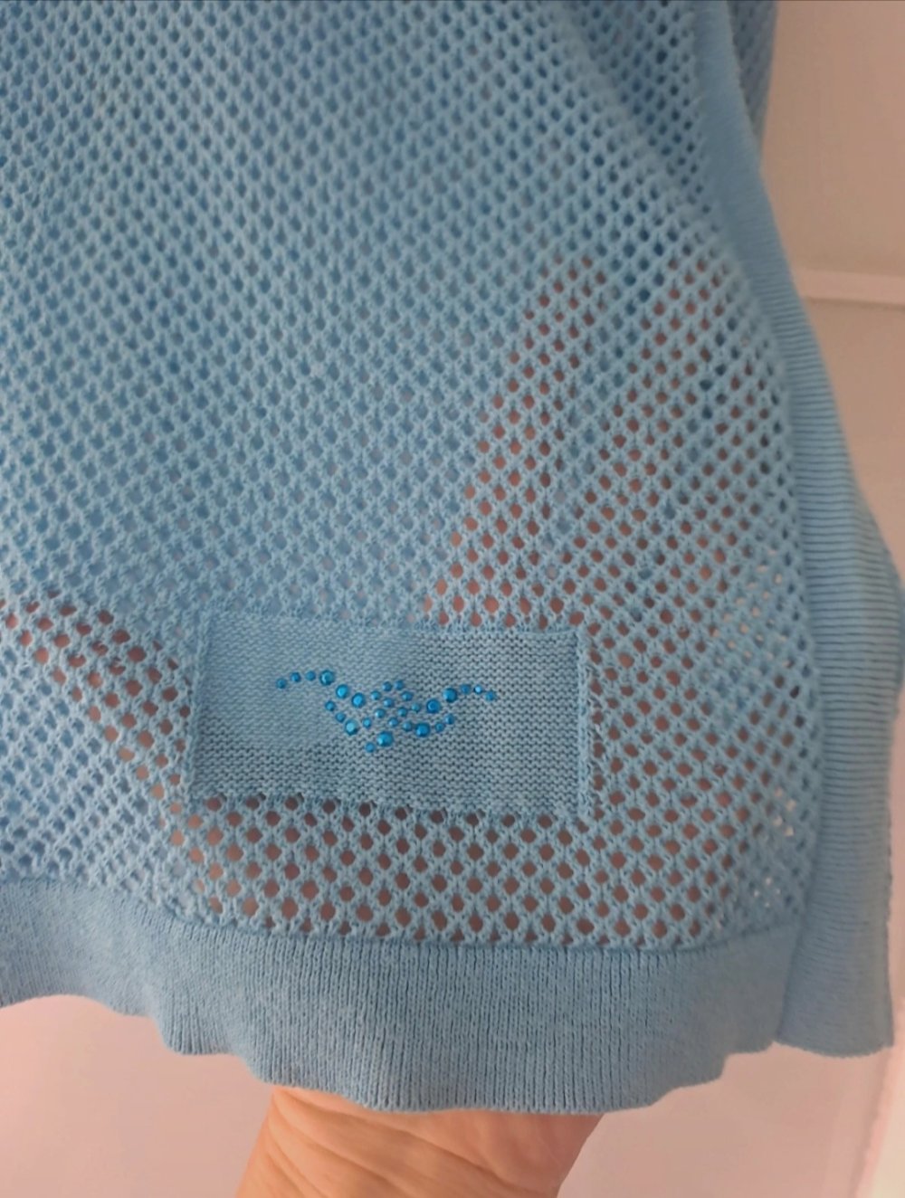 himmelblauer, luftiger Pullover