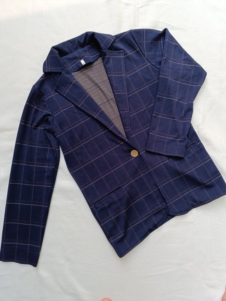 Karierter Damenanzug