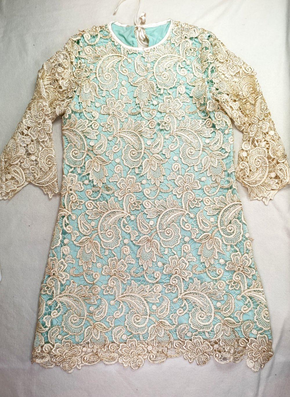 Elegantes Spitzenkleid Gr. L, Türkis/Mint mit Goldstickerei