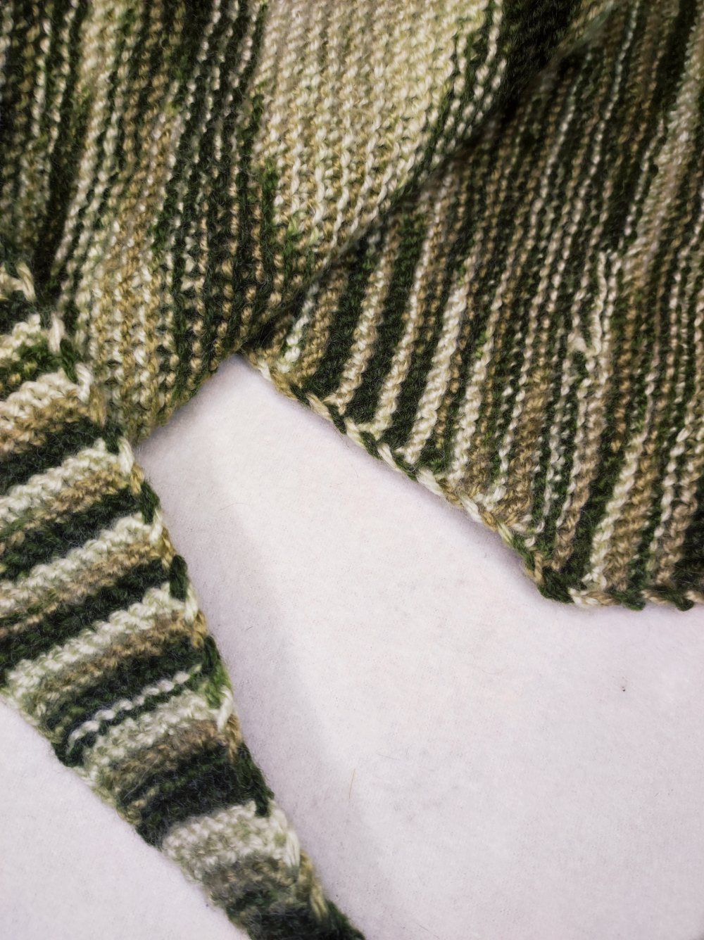 Handgemachter Strick-Baktus / Dreiecksschal – Unikat, Naturtöne