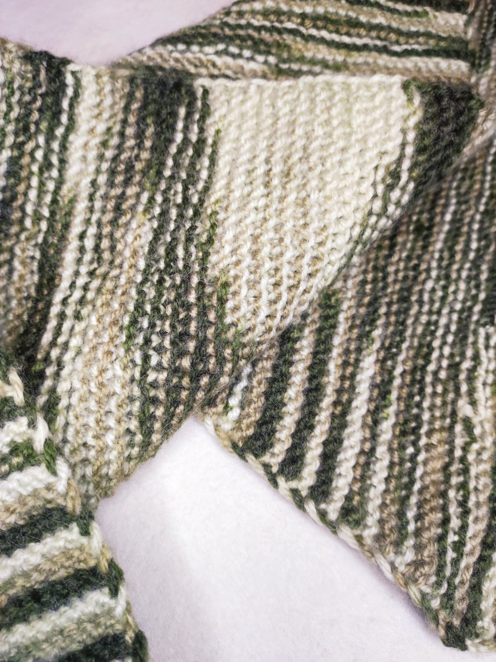 Handgemachter Strick-Baktus / Dreiecksschal – Unikat, Naturtöne