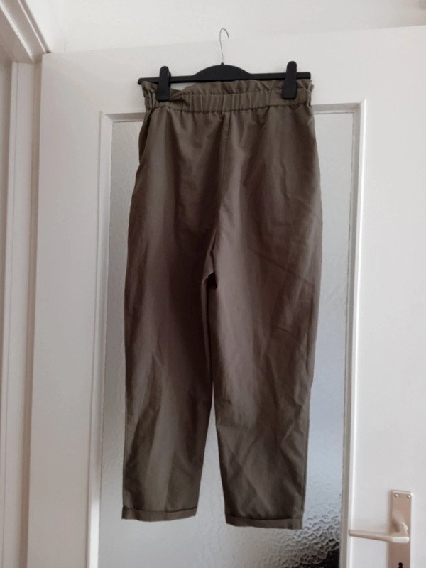 Paperbag-Hose, Röhre, khaki Gr. M (38) von Zara