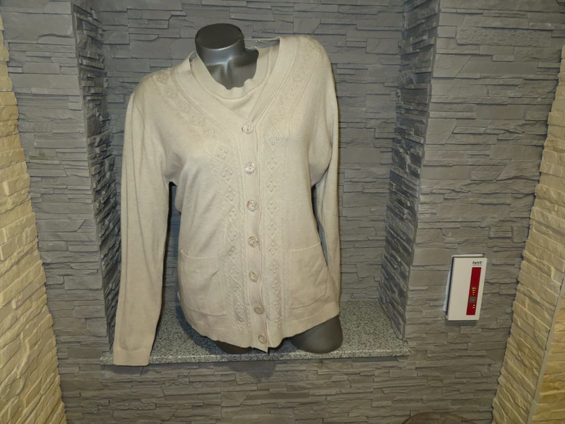 Kuschelweiches Damen Twin Set Größe M/L von Super HK (Nr2000)