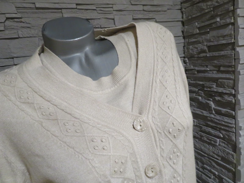 Kuschelweiches Damen Twin Set Größe M/L von Super HK (Nr2000)