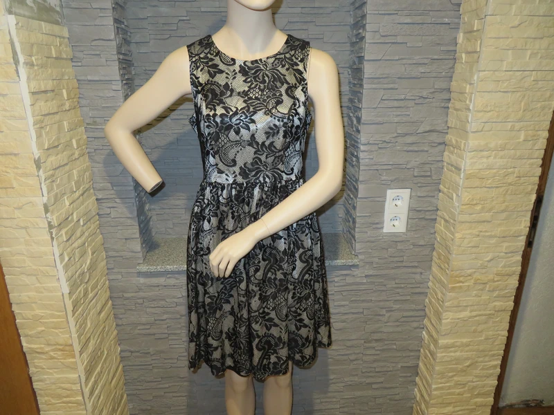 Chices Damen Kleid Größe M von Papaya (Nr2035)