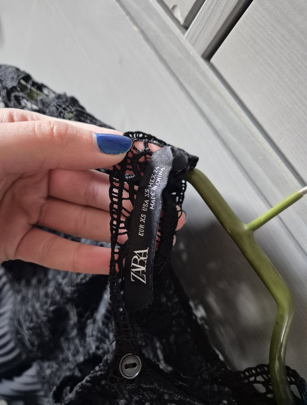 XS 34 Kleid von Zara mit Spitze, Plissee und Wimpern