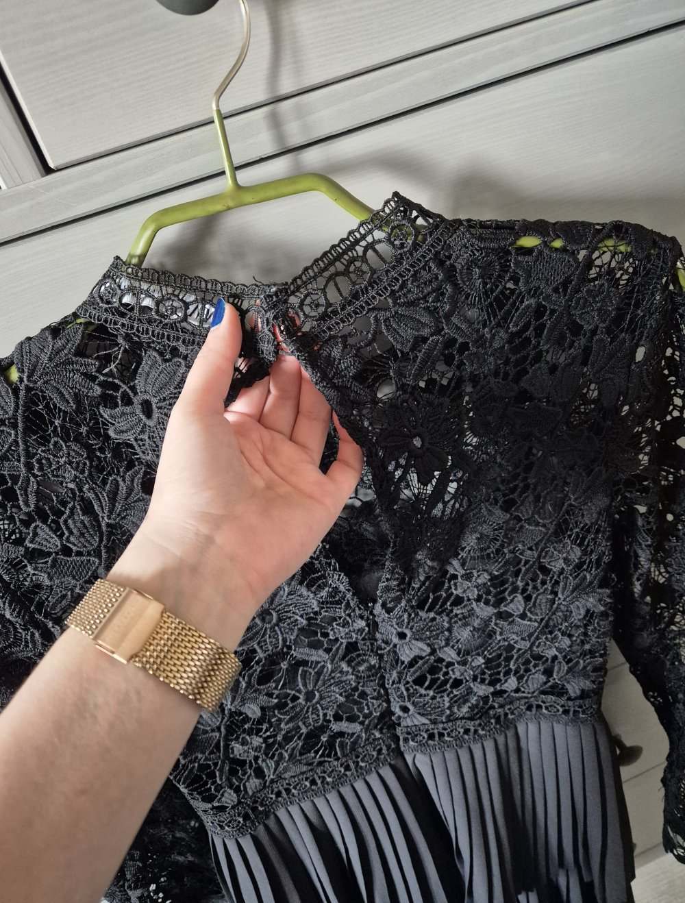 XS 34 Kleid von Zara mit Spitze, Plissee und Wimpern