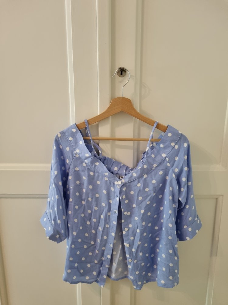 Bluse gepunktet im 50er Jahre Stil