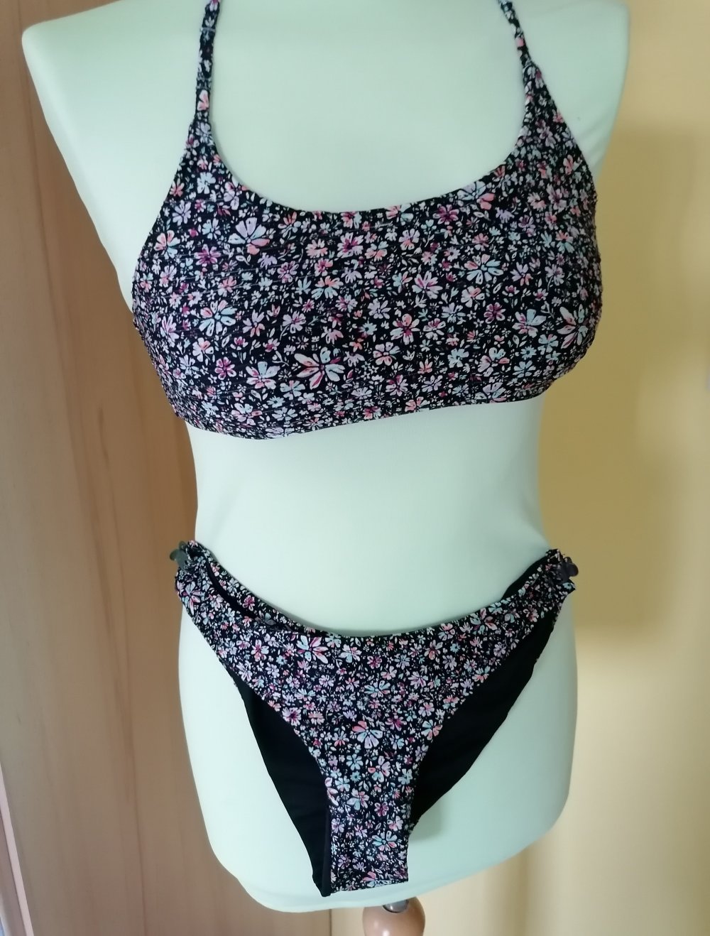 Bikini in Gr 34/36 Protest