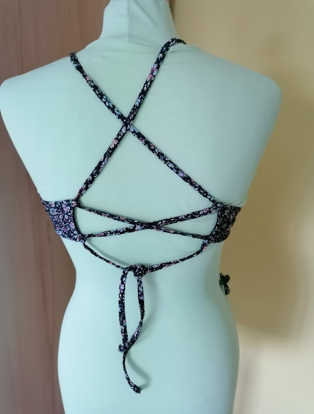 Bikini in Gr 34/36 Protest