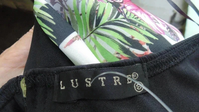 Kleid. Traegerloses Kleid