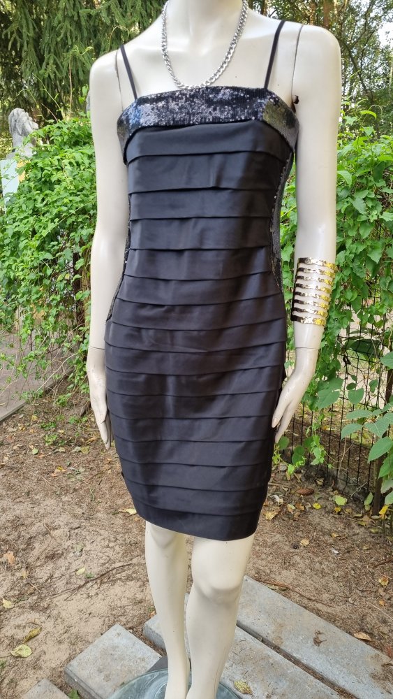 Kleid. Partykleid mit Paietten