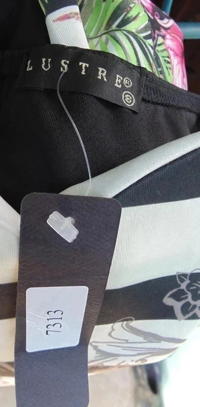 Kleid. Traegerloses Kleid