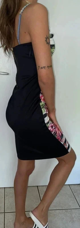 Kleid. Traegerloses Kleid