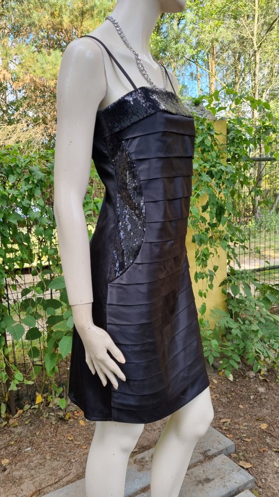 Kleid. Partykleid mit Paietten