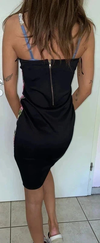 Kleid. Traegerloses Kleid