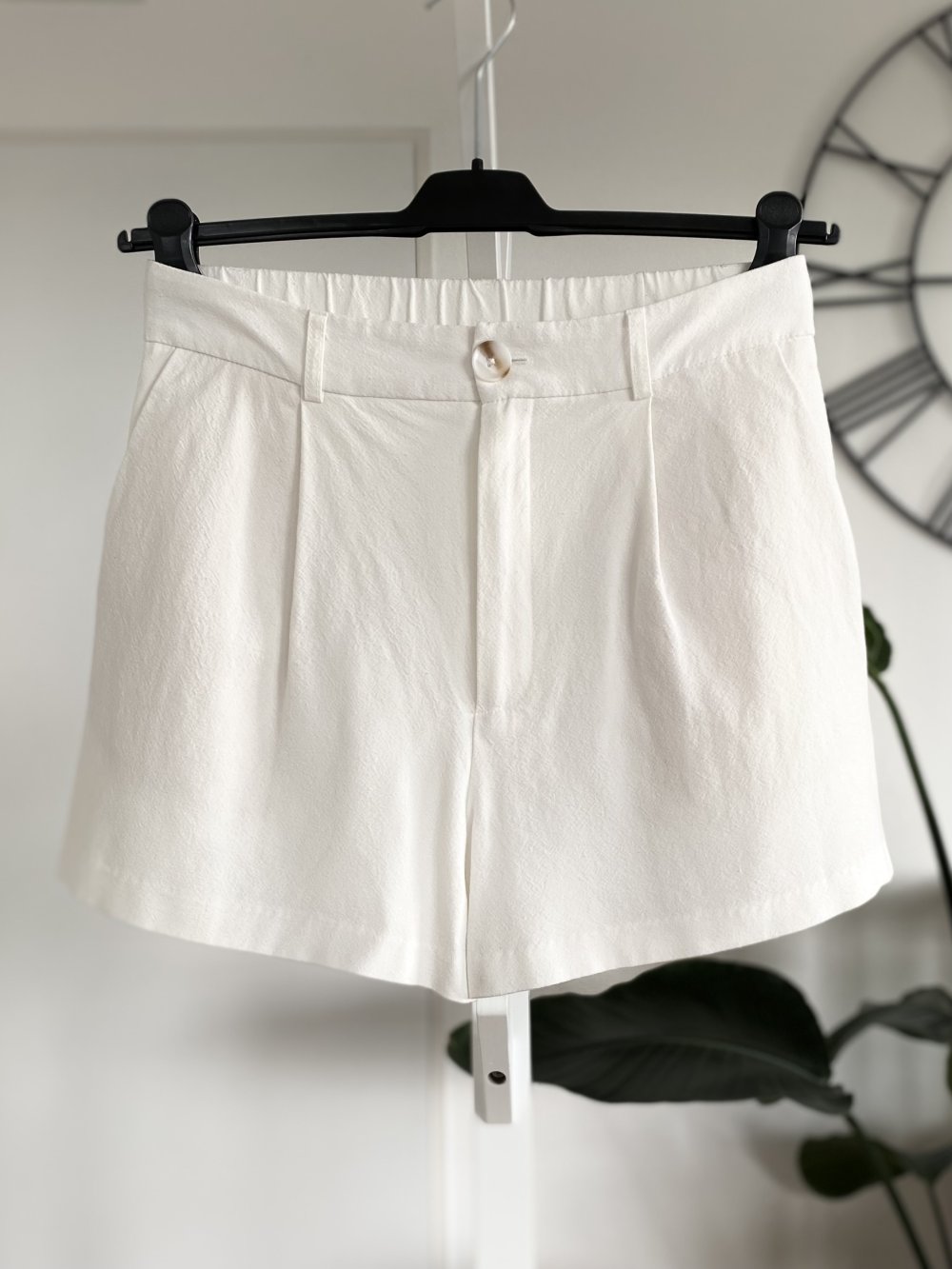 Stradivarius Shorts aus Viskose Leinen kurze Leinenhose Leinenshorts High Waist schneeweiß Größe M