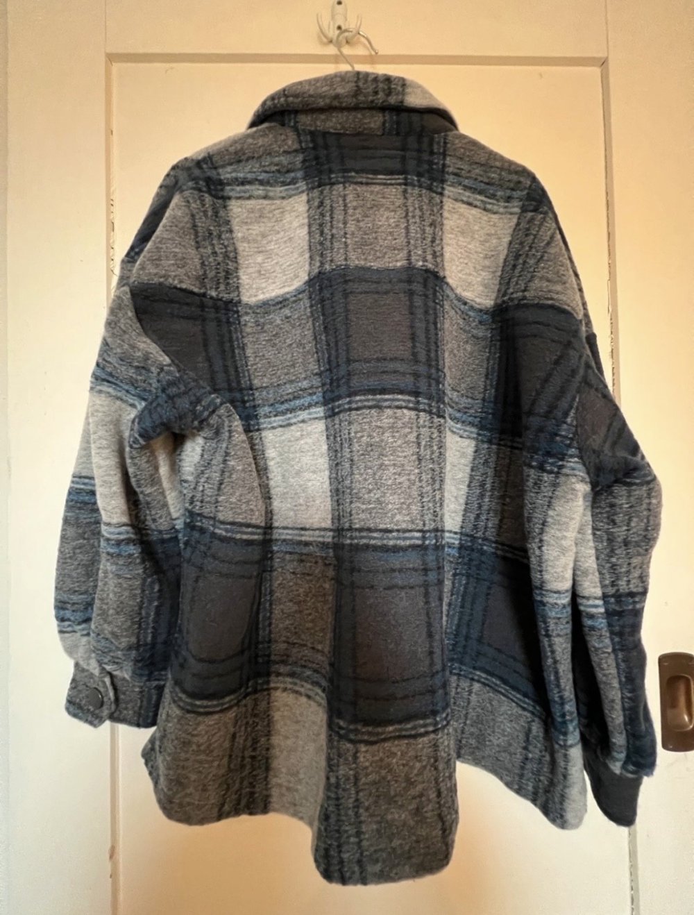 ONLY Kariertes Overshirt / Shacket – Größe L – Neu mit Etikett