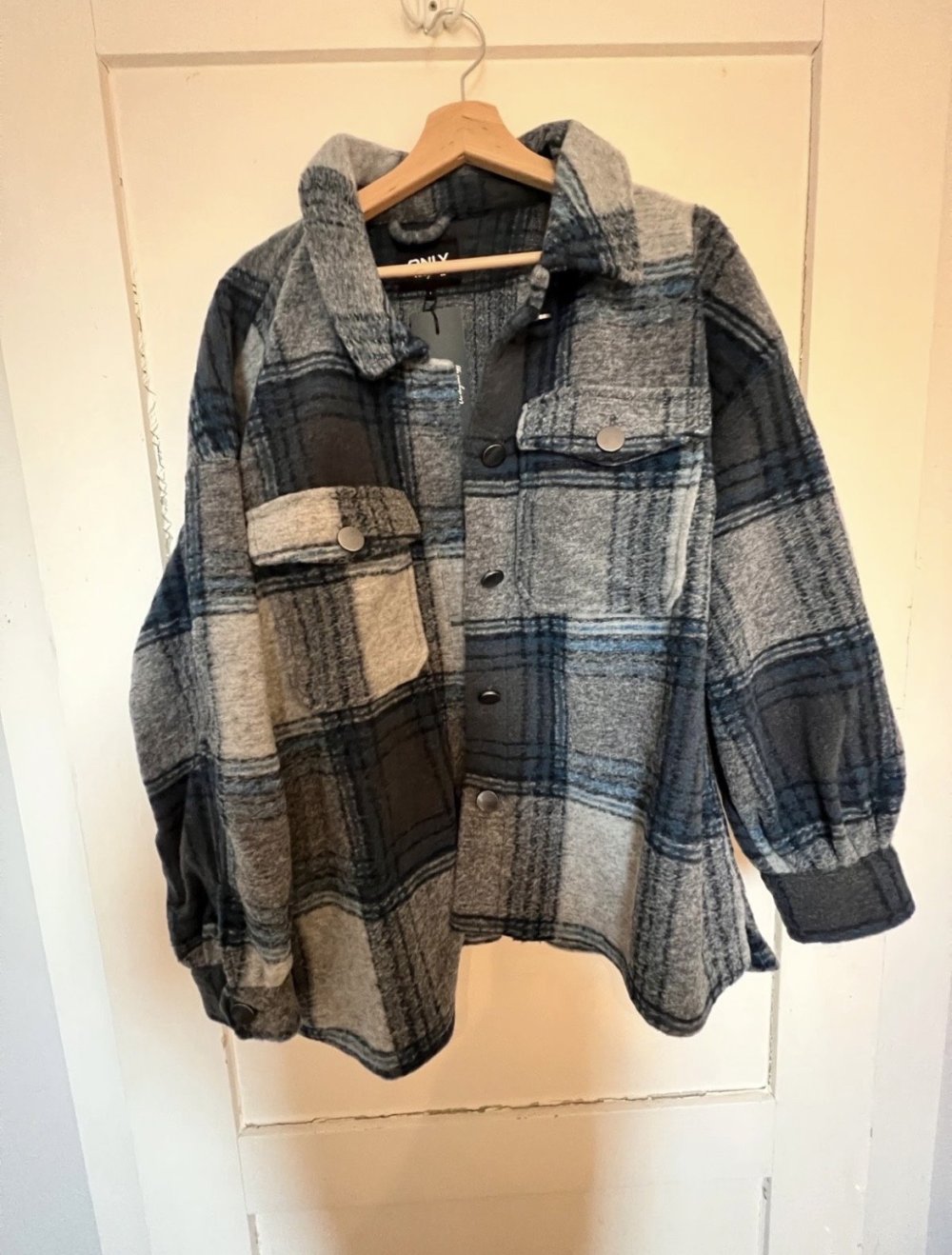 ONLY Kariertes Overshirt / Shacket – Größe L – Neu mit Etikett