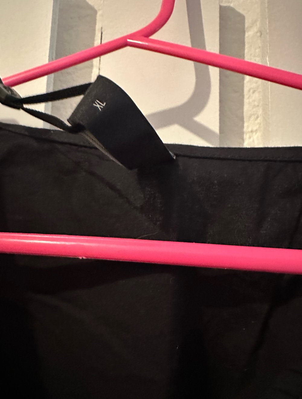 Schönes schwarzes Minikleid