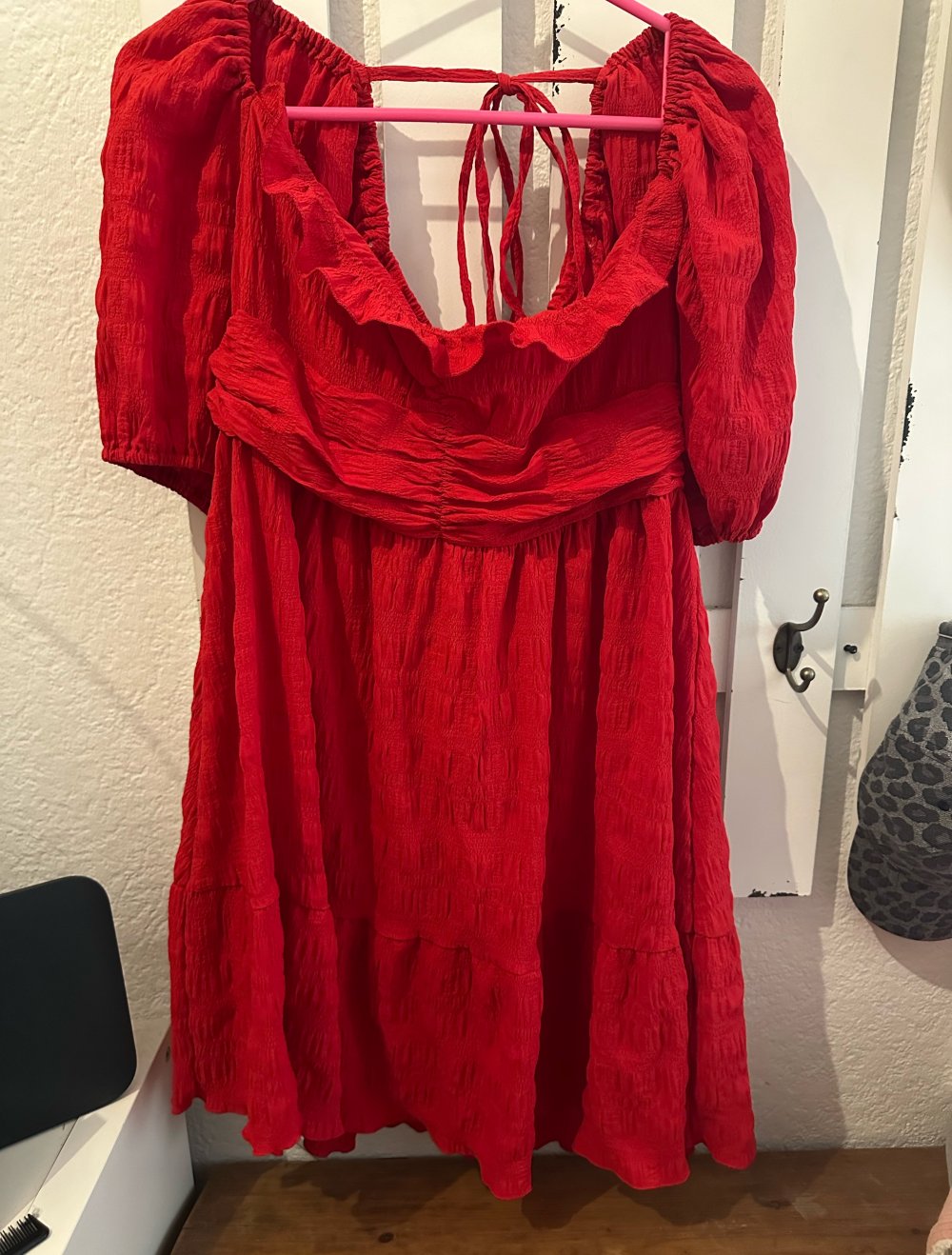 Schönes rotes Kleid