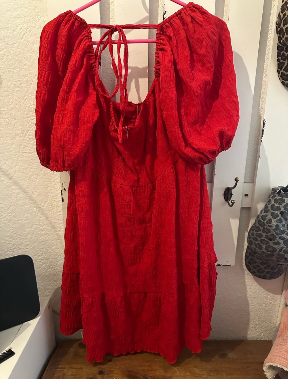 Schönes rotes Kleid