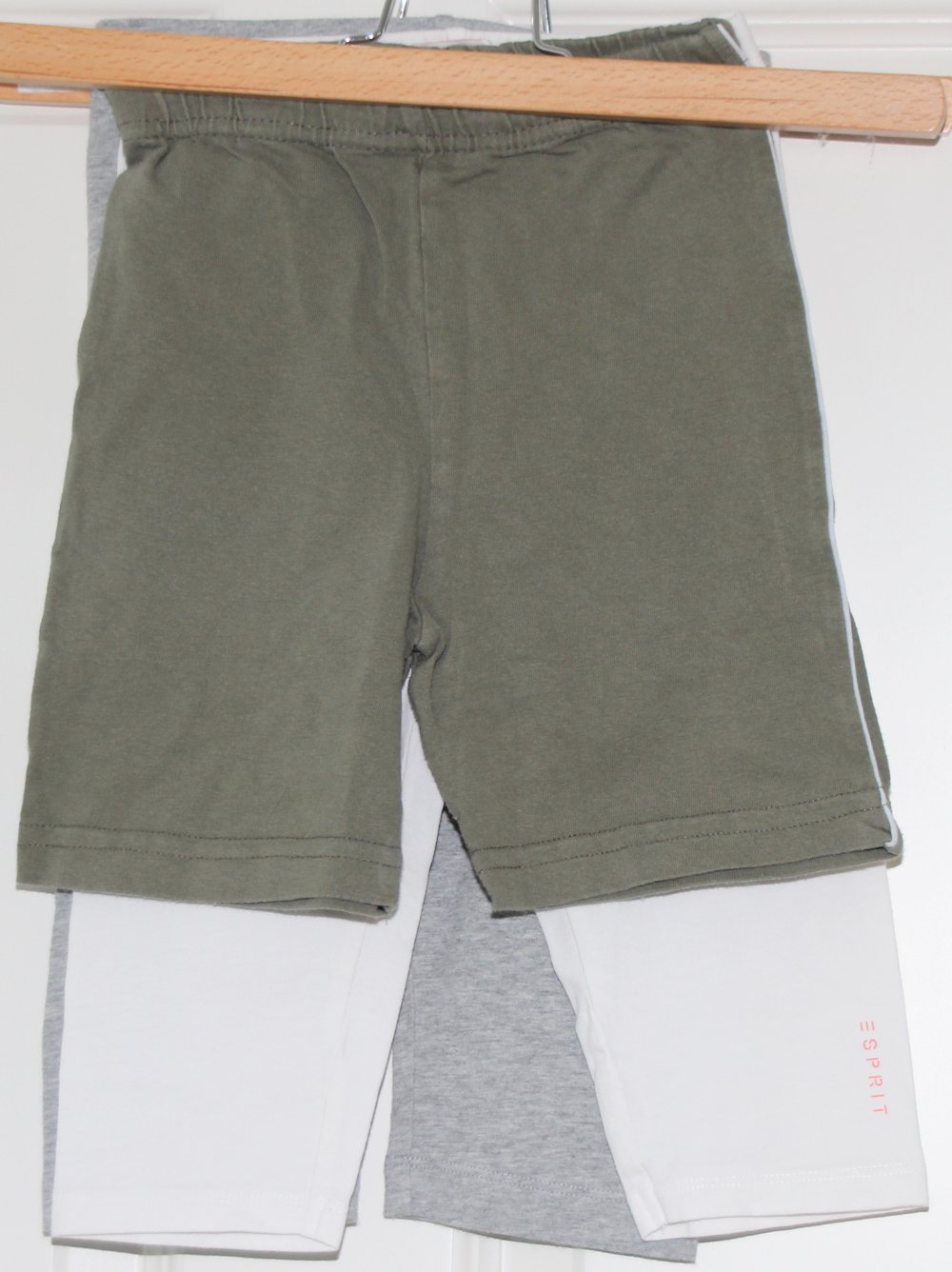 3 Hosen 110 116 122 Freizeithosen Radler Leggings grün grau weiß