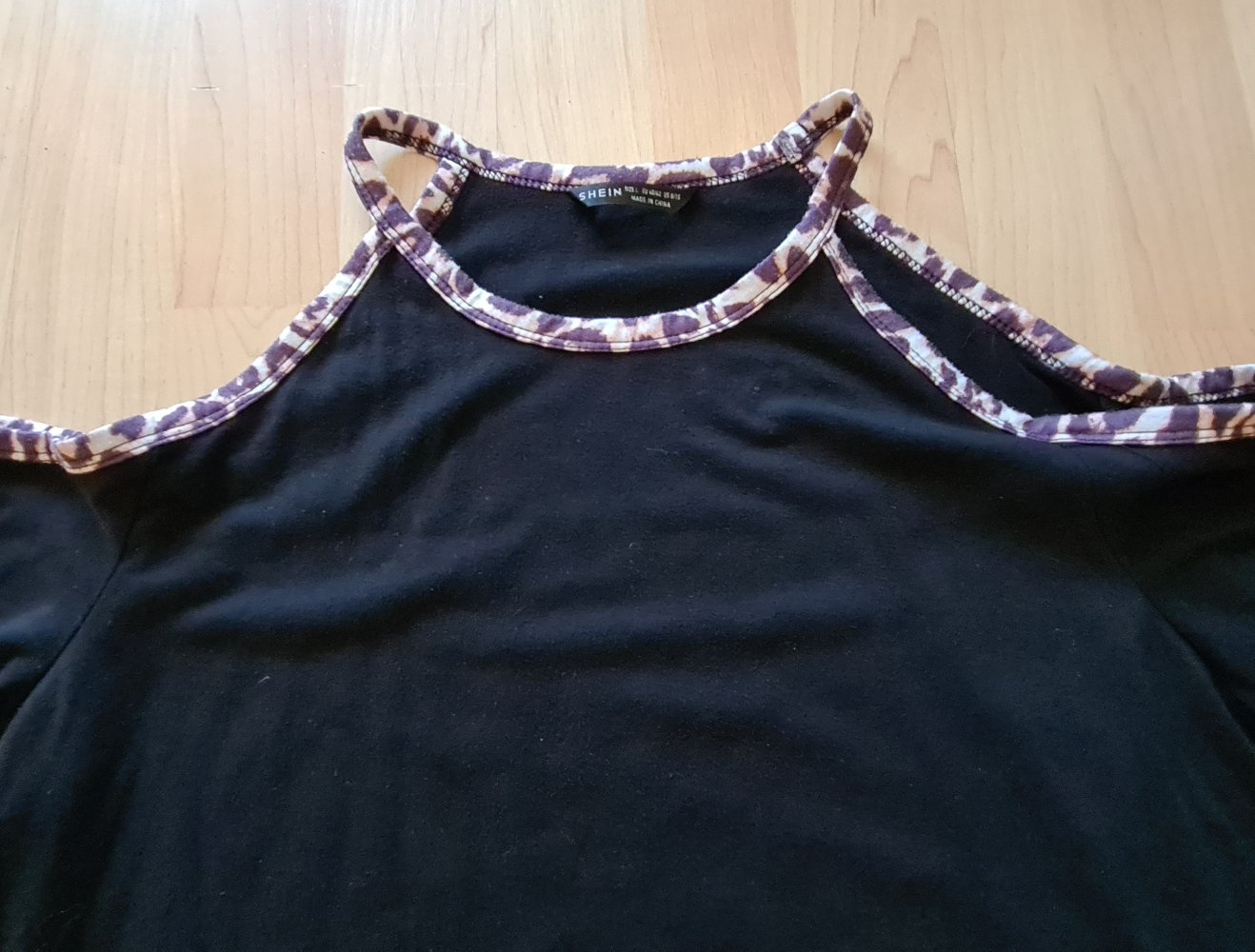 Shirt Cut out schwarz Gr 40