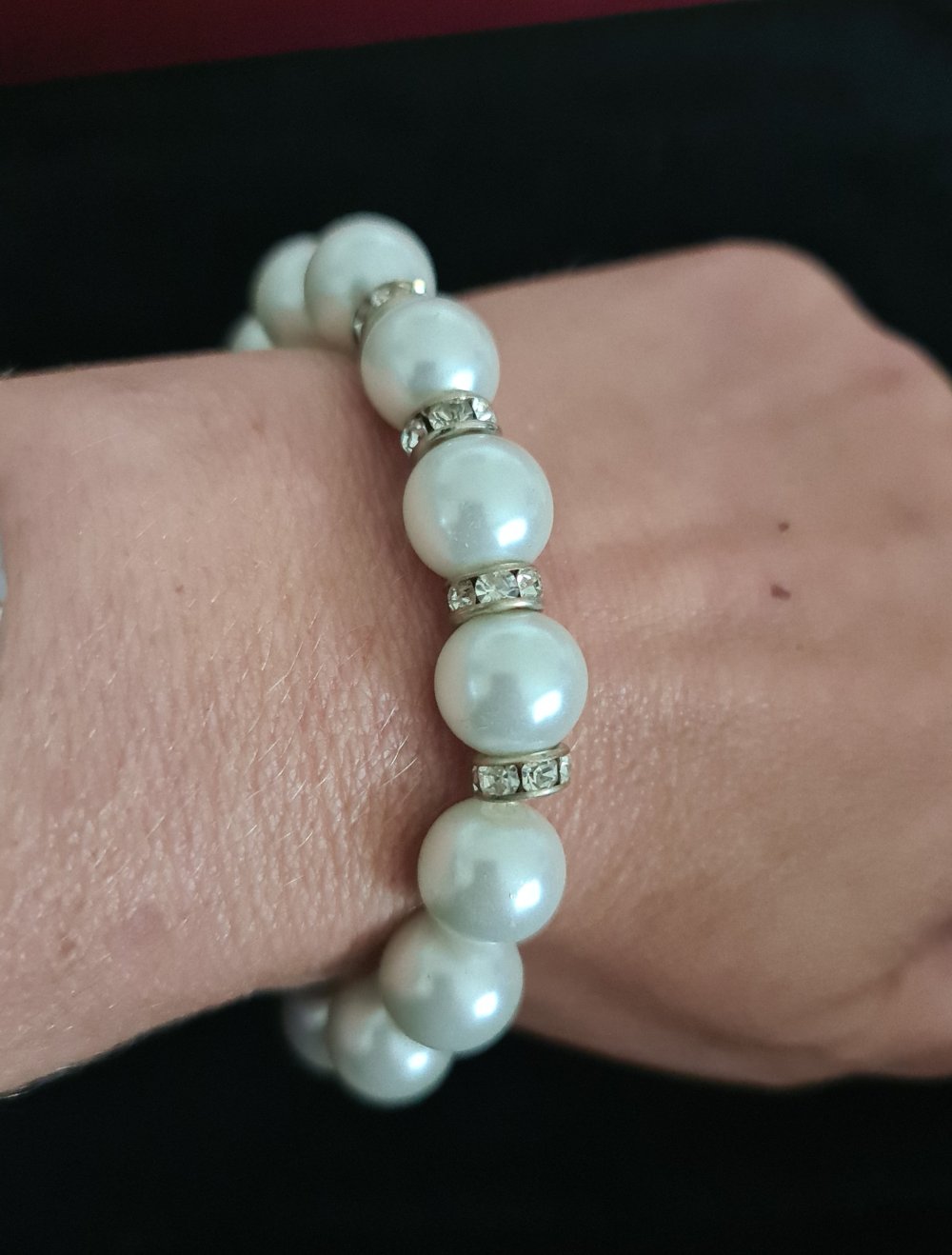 Armband mit dicken Perlen