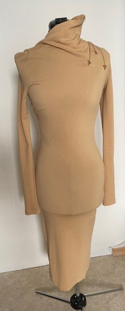 Kleid Nudefarben mit Lederapplikation