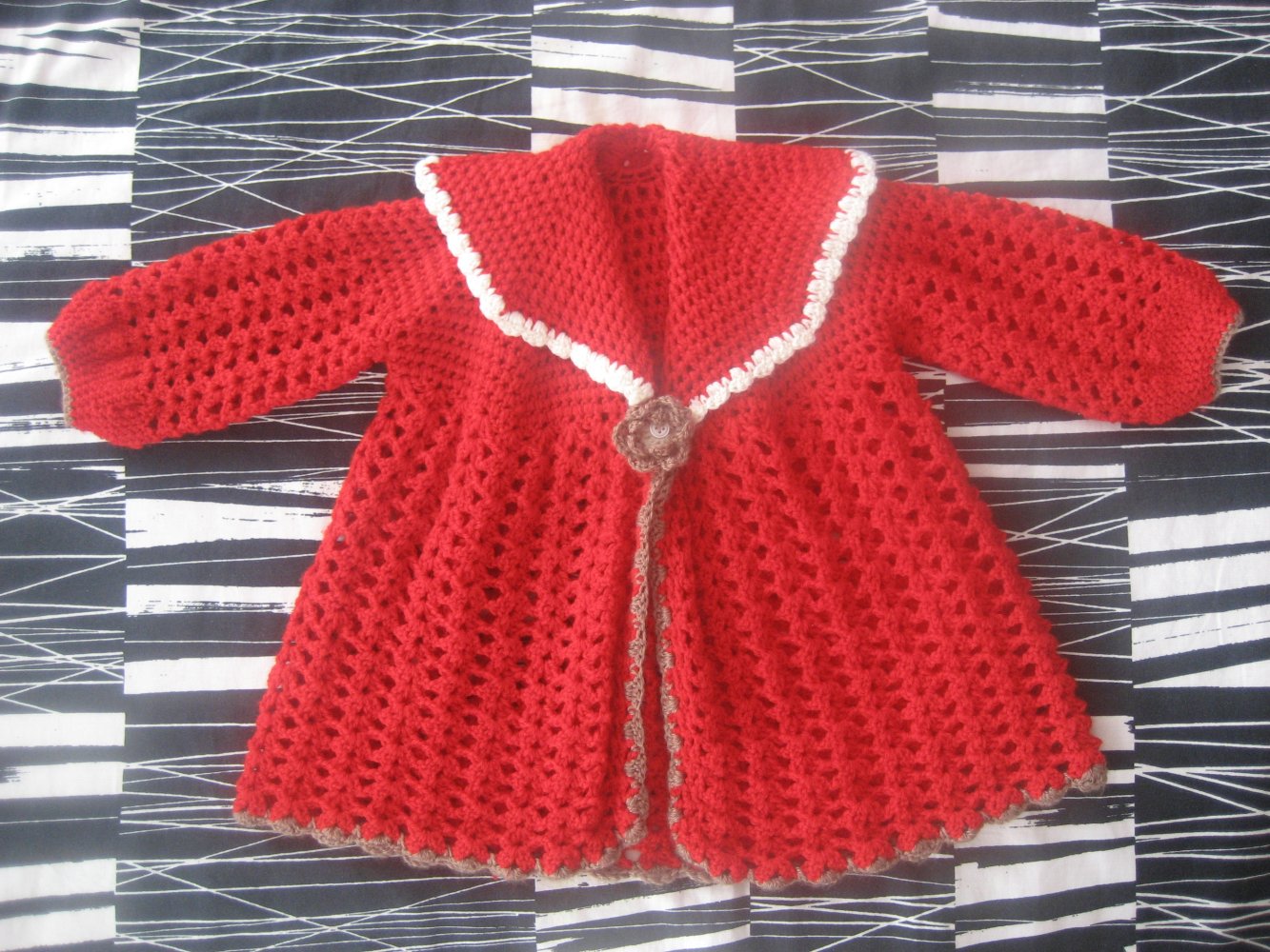 Mädchen Babygirl Kinder Baby Hand Made Jacke Jackchen Mantel Rot Cream Braun Gr. ca. 9-18 Monate, wie neu, einmal getragen