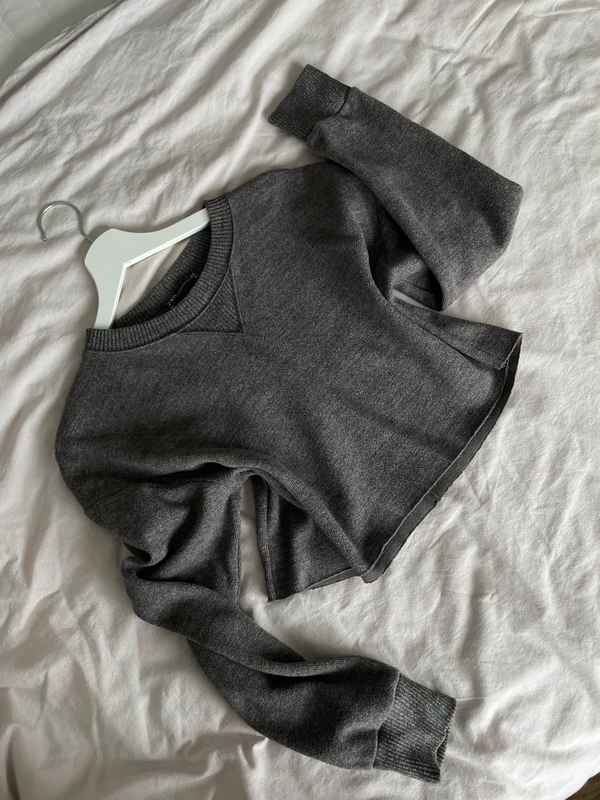 Grauer Pullover | Zara 