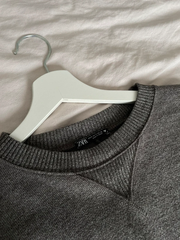 Grauer Pullover | Zara 