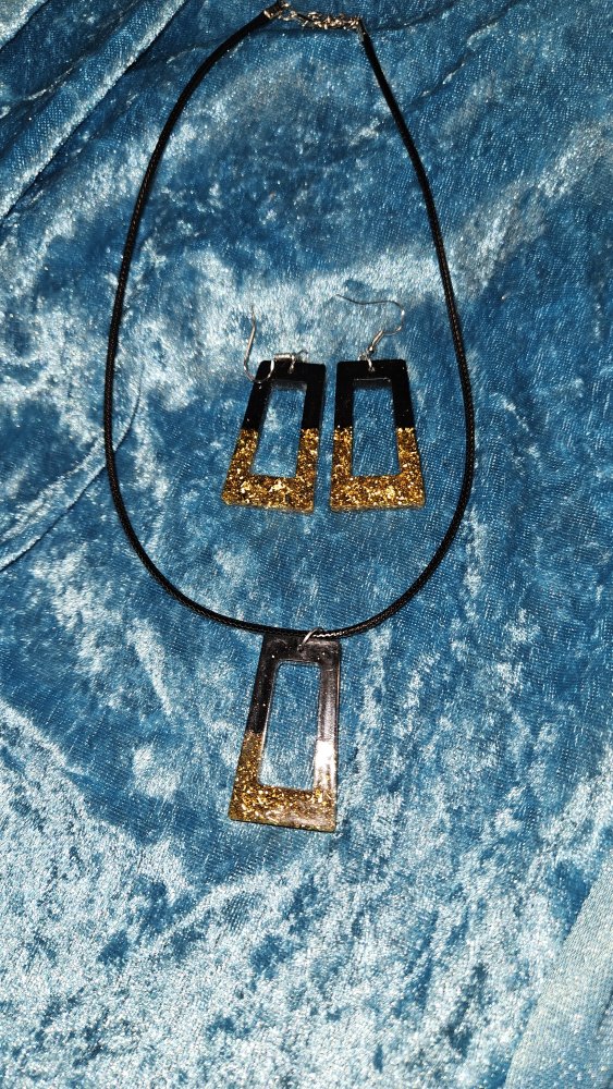 Schöne gold schwarze Ohrringe Set